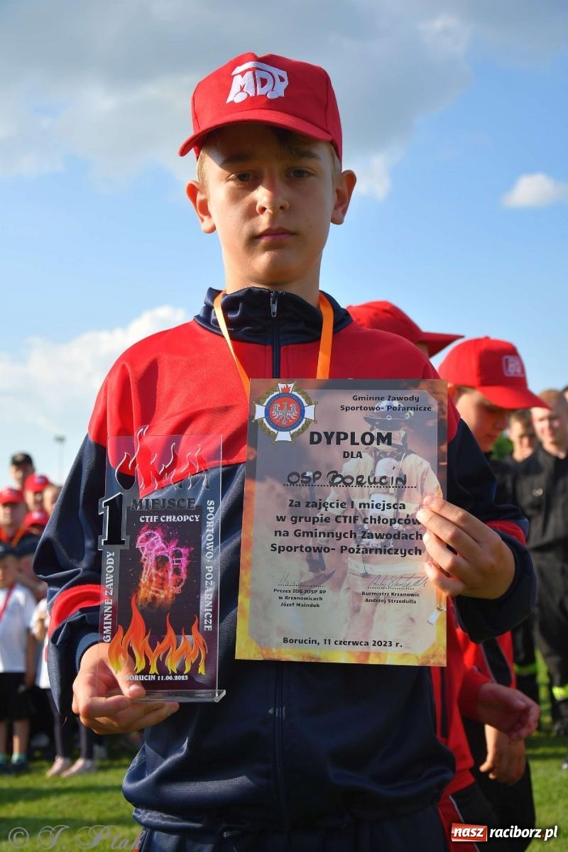 Zdjęcie w galerii na portalu naszraciborz.pl: Z lądu i powietrza - strażackie pokazy i zawody w Borucinie [FOTO] wiadomości z regionu