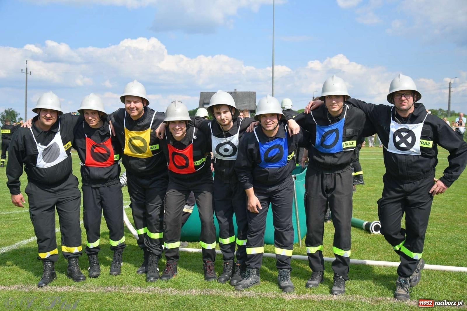 Zdjęcie w galerii na portalu naszraciborz.pl: Z lądu i powietrza - strażackie pokazy i zawody w Borucinie [FOTO] wiadomości z regionu