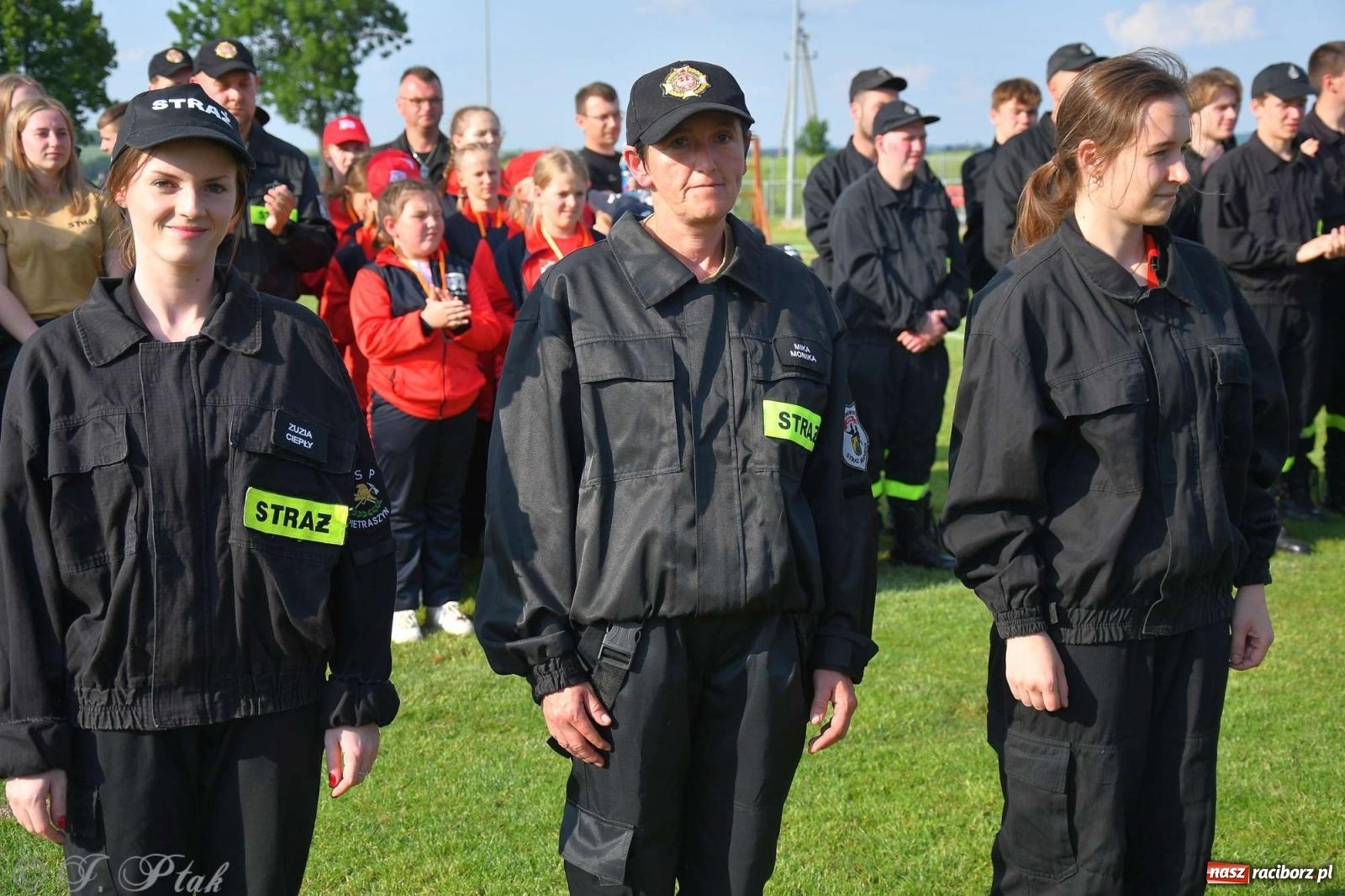 Zdjęcie w galerii na portalu naszraciborz.pl: Z lądu i powietrza - strażackie pokazy i zawody w Borucinie [FOTO] wiadomości z regionu