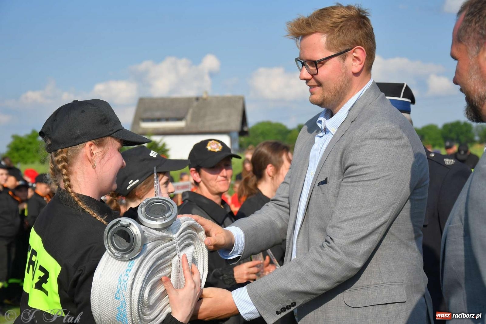 Zdjęcie w galerii na portalu naszraciborz.pl: Z lądu i powietrza - strażackie pokazy i zawody w Borucinie [FOTO] wiadomości z regionu