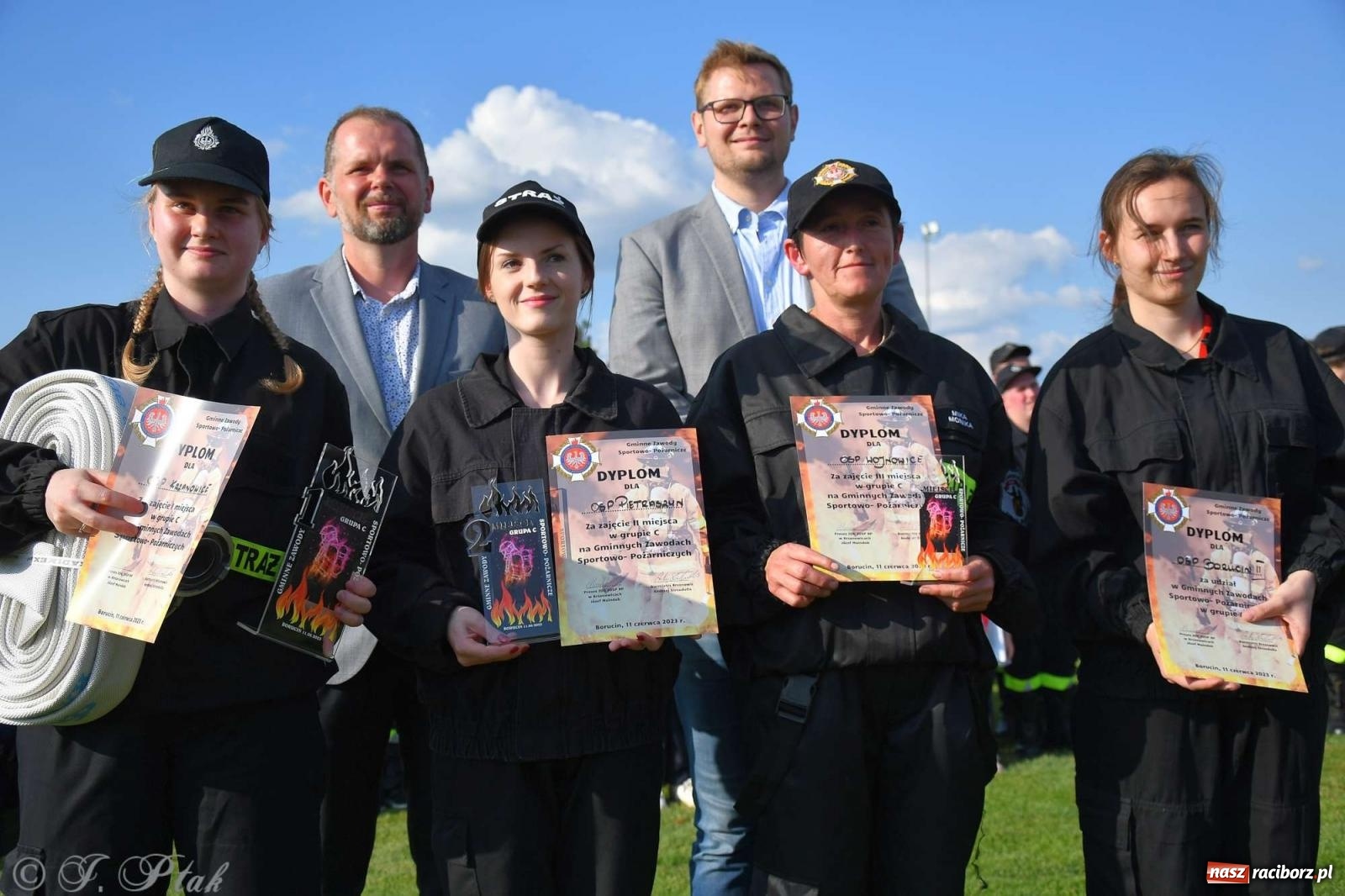 Zdjęcie w galerii na portalu naszraciborz.pl: Z lądu i powietrza - strażackie pokazy i zawody w Borucinie [FOTO] wiadomości z regionu