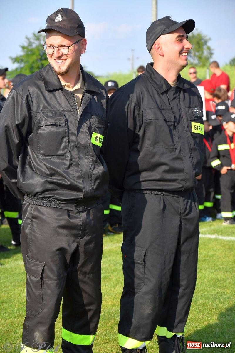 Zdjęcie w galerii na portalu naszraciborz.pl: Z lądu i powietrza - strażackie pokazy i zawody w Borucinie [FOTO] wiadomości z regionu