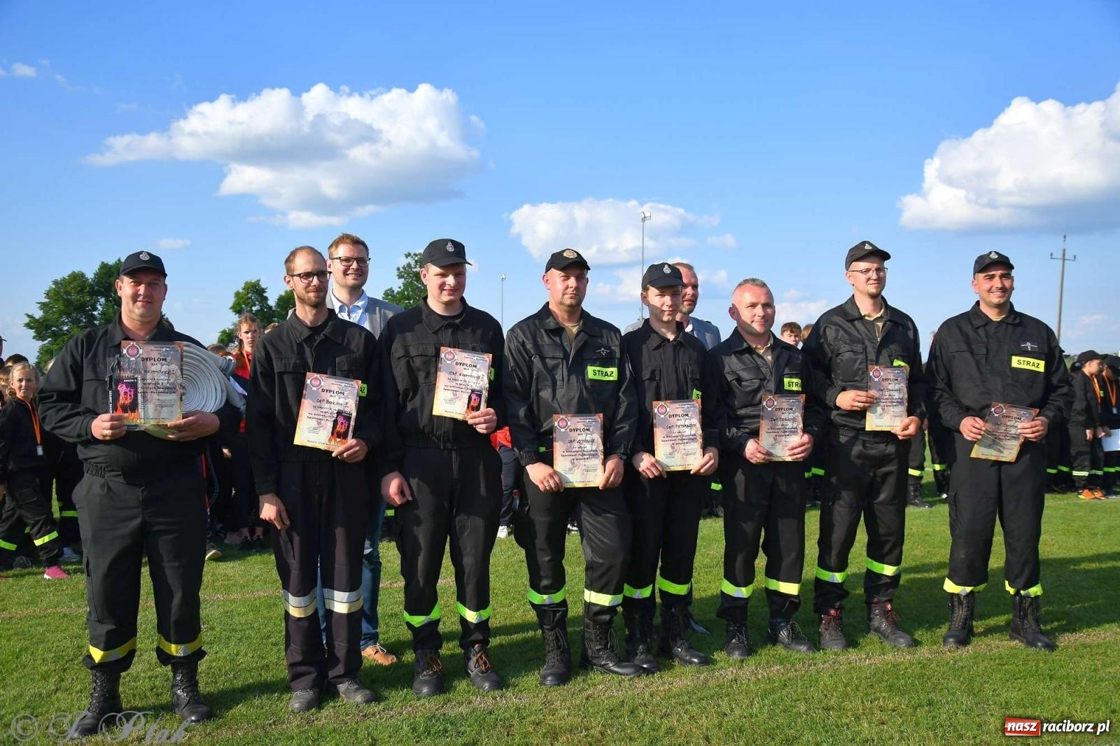 Zdjęcie w galerii na portalu naszraciborz.pl: Z lądu i powietrza - strażackie pokazy i zawody w Borucinie [FOTO] wiadomości z regionu