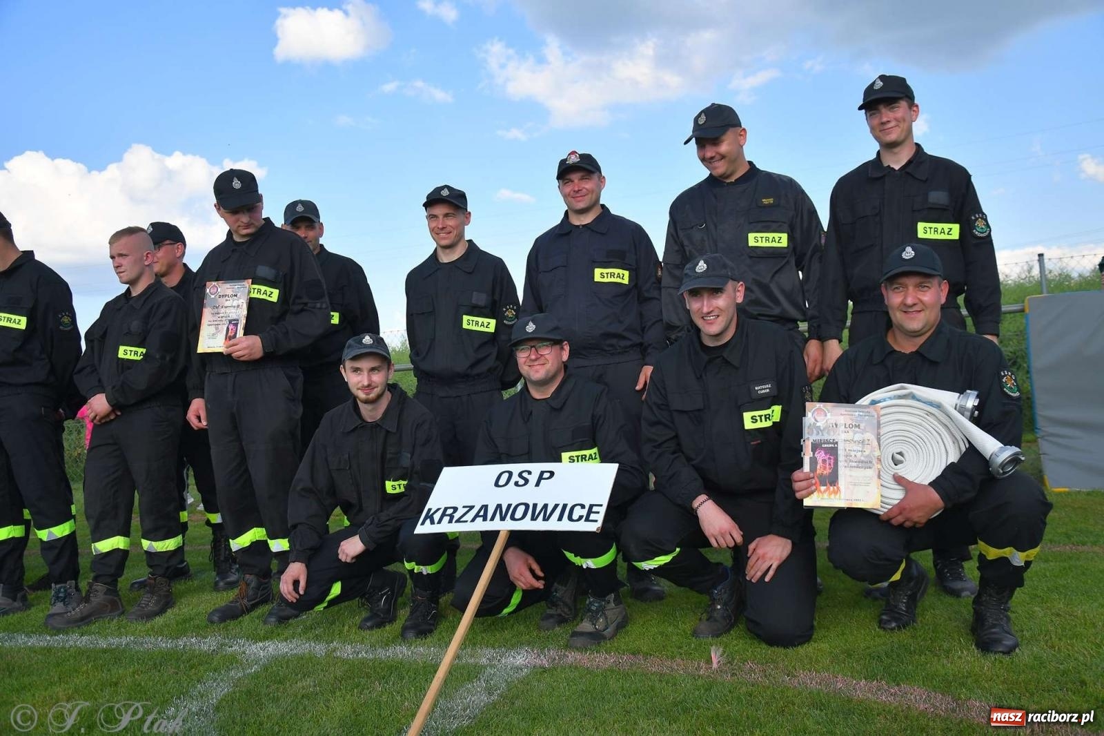 Zdjęcie w galerii na portalu naszraciborz.pl: Z lądu i powietrza - strażackie pokazy i zawody w Borucinie [FOTO] wiadomości z regionu
