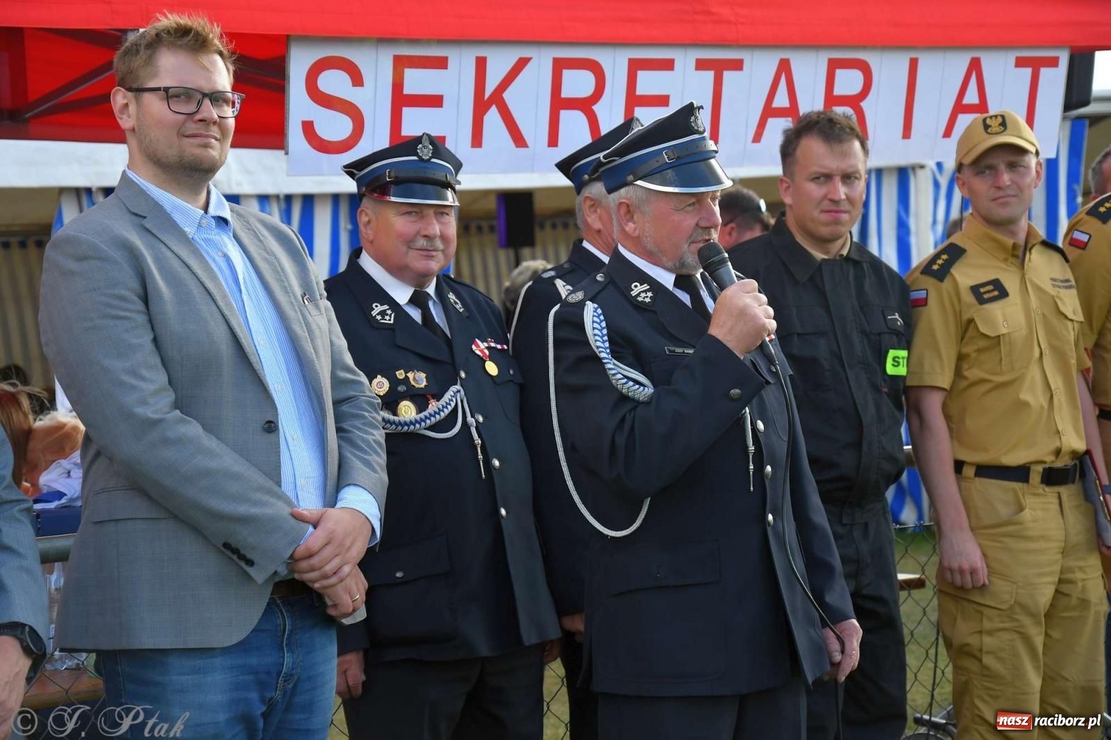 Zdjęcie w galerii na portalu naszraciborz.pl: Z lądu i powietrza - strażackie pokazy i zawody w Borucinie [FOTO] wiadomości z regionu