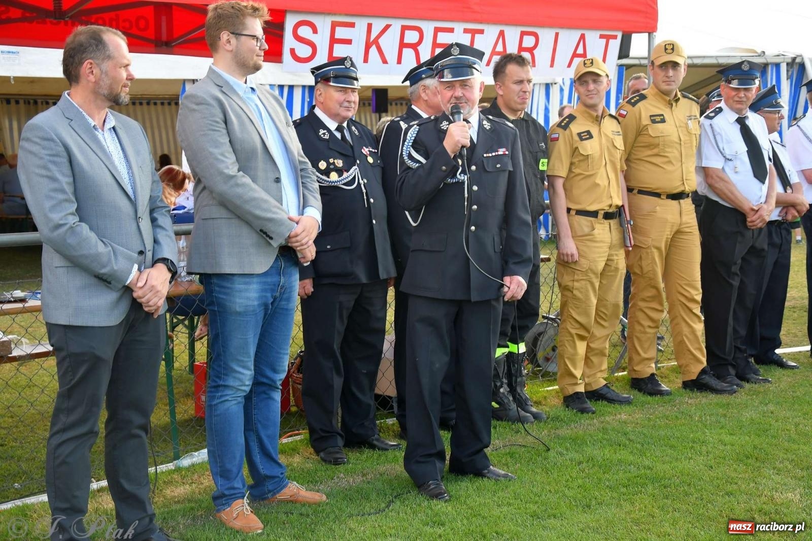 Zdjęcie w galerii na portalu naszraciborz.pl: Z lądu i powietrza - strażackie pokazy i zawody w Borucinie [FOTO] wiadomości z regionu