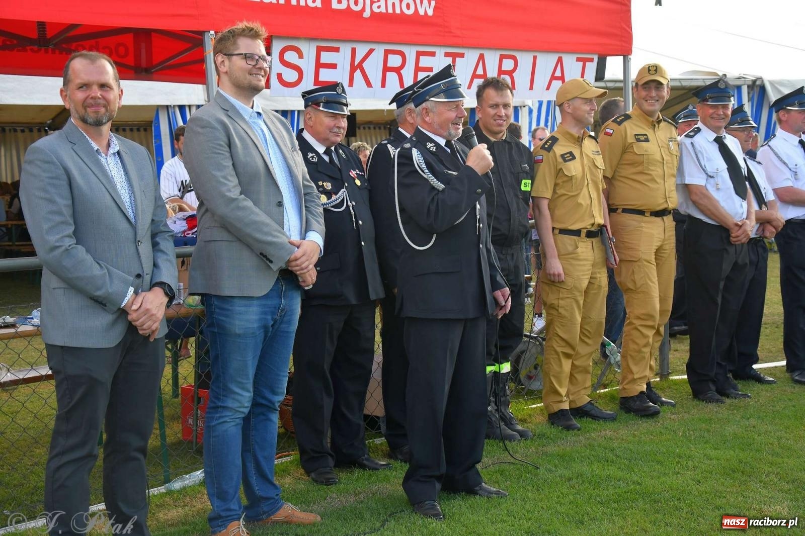 Zdjęcie w galerii na portalu naszraciborz.pl: Z lądu i powietrza - strażackie pokazy i zawody w Borucinie [FOTO] wiadomości z regionu