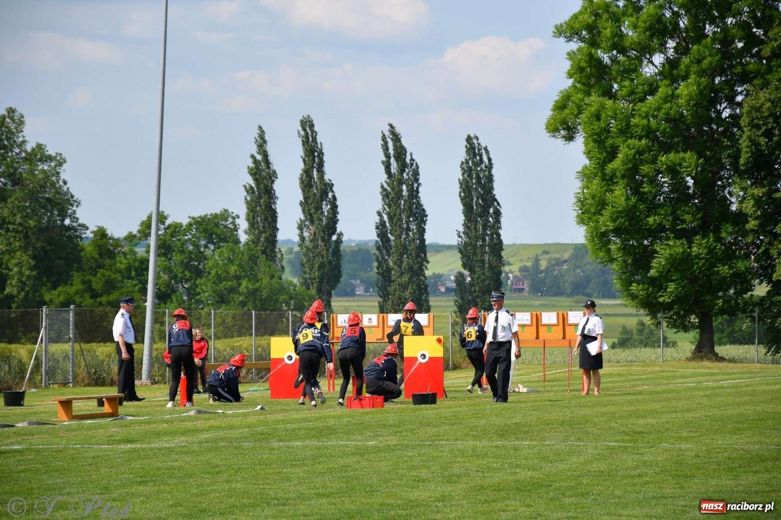 Zdjęcie w galerii na portalu naszraciborz.pl: Z lądu i powietrza - strażackie pokazy i zawody w Borucinie [FOTO] wiadomości z regionu