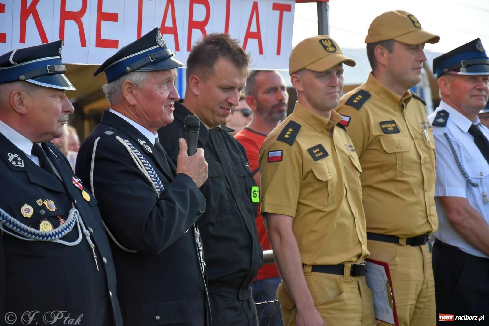 Zdjęcie w galerii na portalu naszraciborz.pl: Z lądu i powietrza - strażackie pokazy i zawody w Borucinie [FOTO] wiadomości z regionu