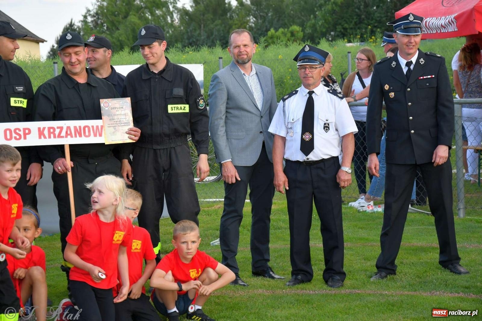 Zdjęcie w galerii na portalu naszraciborz.pl: Z lądu i powietrza - strażackie pokazy i zawody w Borucinie [FOTO] wiadomości z regionu