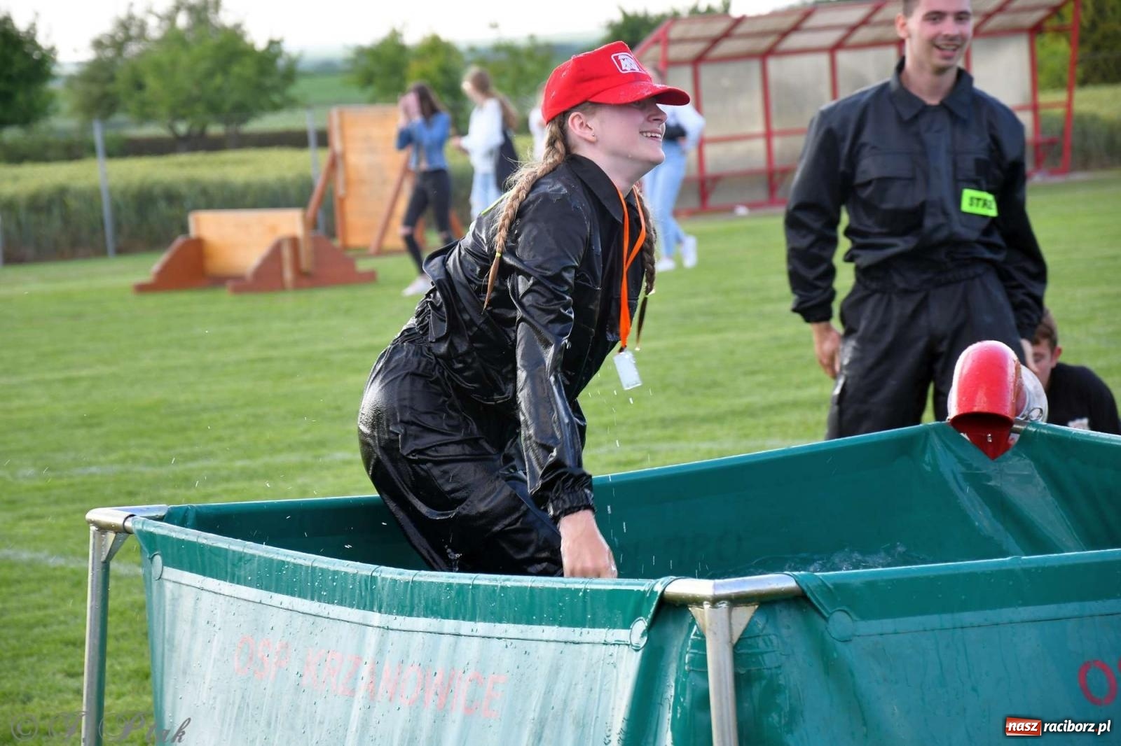 Zdjęcie w galerii na portalu naszraciborz.pl: Z lądu i powietrza - strażackie pokazy i zawody w Borucinie [FOTO] wiadomości z regionu