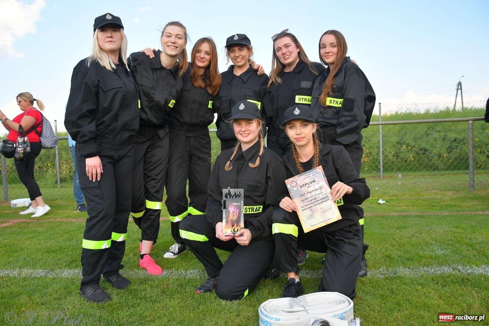 Zdjęcie w galerii na portalu naszraciborz.pl: Z lądu i powietrza - strażackie pokazy i zawody w Borucinie [FOTO] wiadomości z regionu
