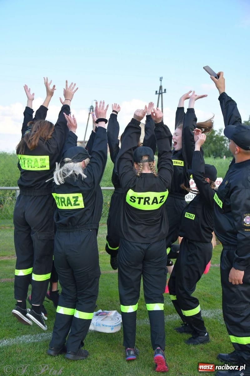 Zdjęcie w galerii na portalu naszraciborz.pl: Z lądu i powietrza - strażackie pokazy i zawody w Borucinie [FOTO] wiadomości z regionu