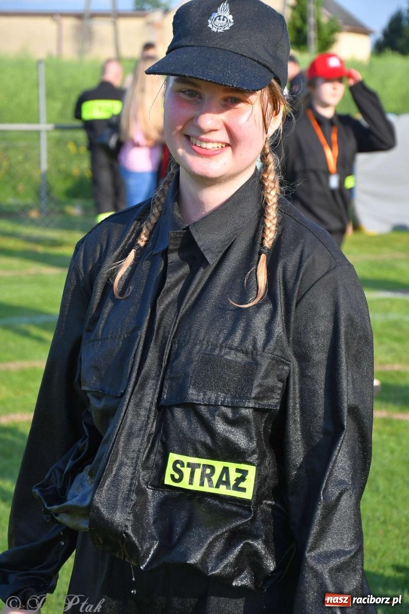 Zdjęcie w galerii na portalu naszraciborz.pl: Z lądu i powietrza - strażackie pokazy i zawody w Borucinie [FOTO] wiadomości z regionu