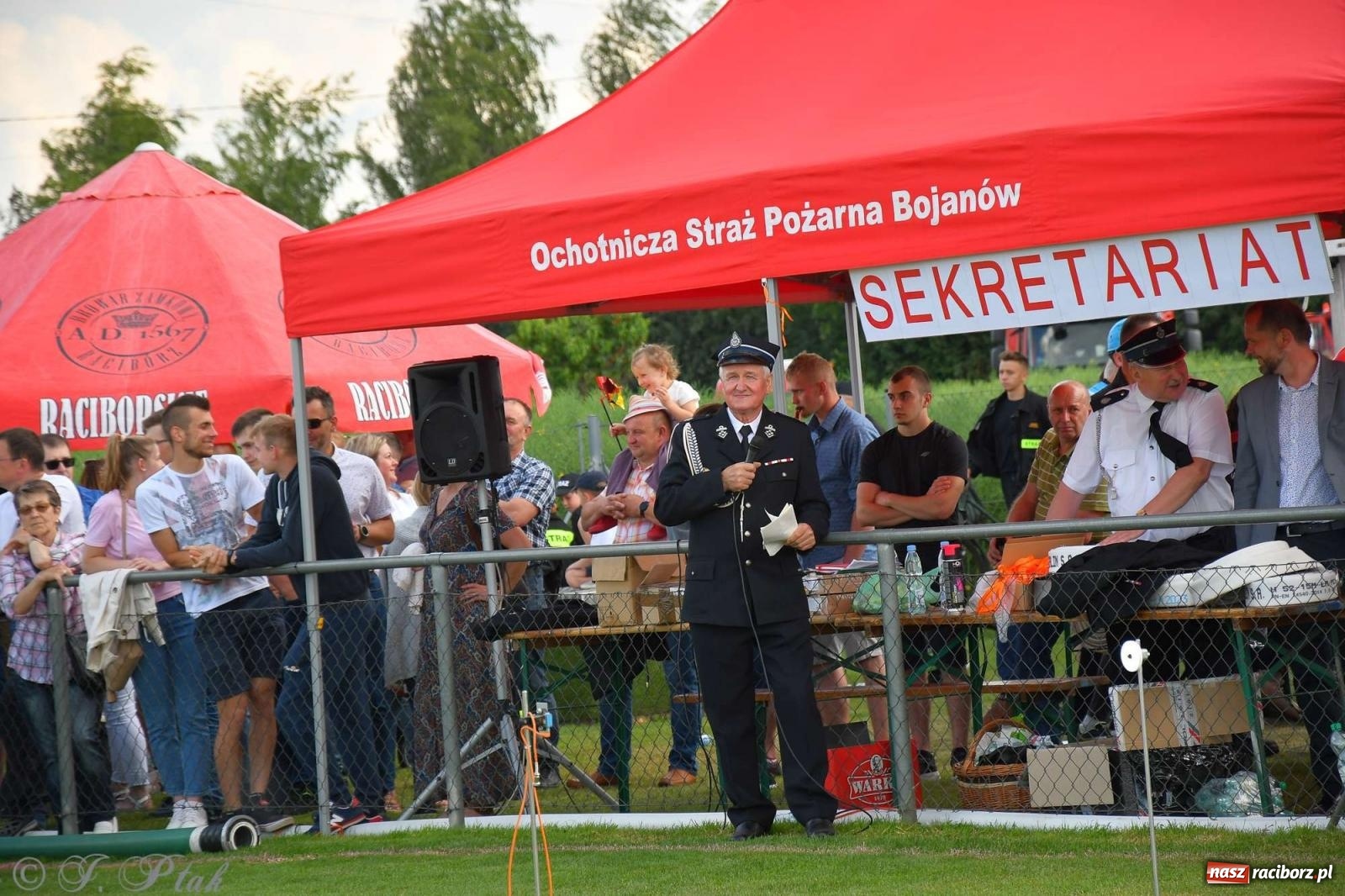 Zdjęcie w galerii na portalu naszraciborz.pl: Z lądu i powietrza - strażackie pokazy i zawody w Borucinie [FOTO] wiadomości z regionu