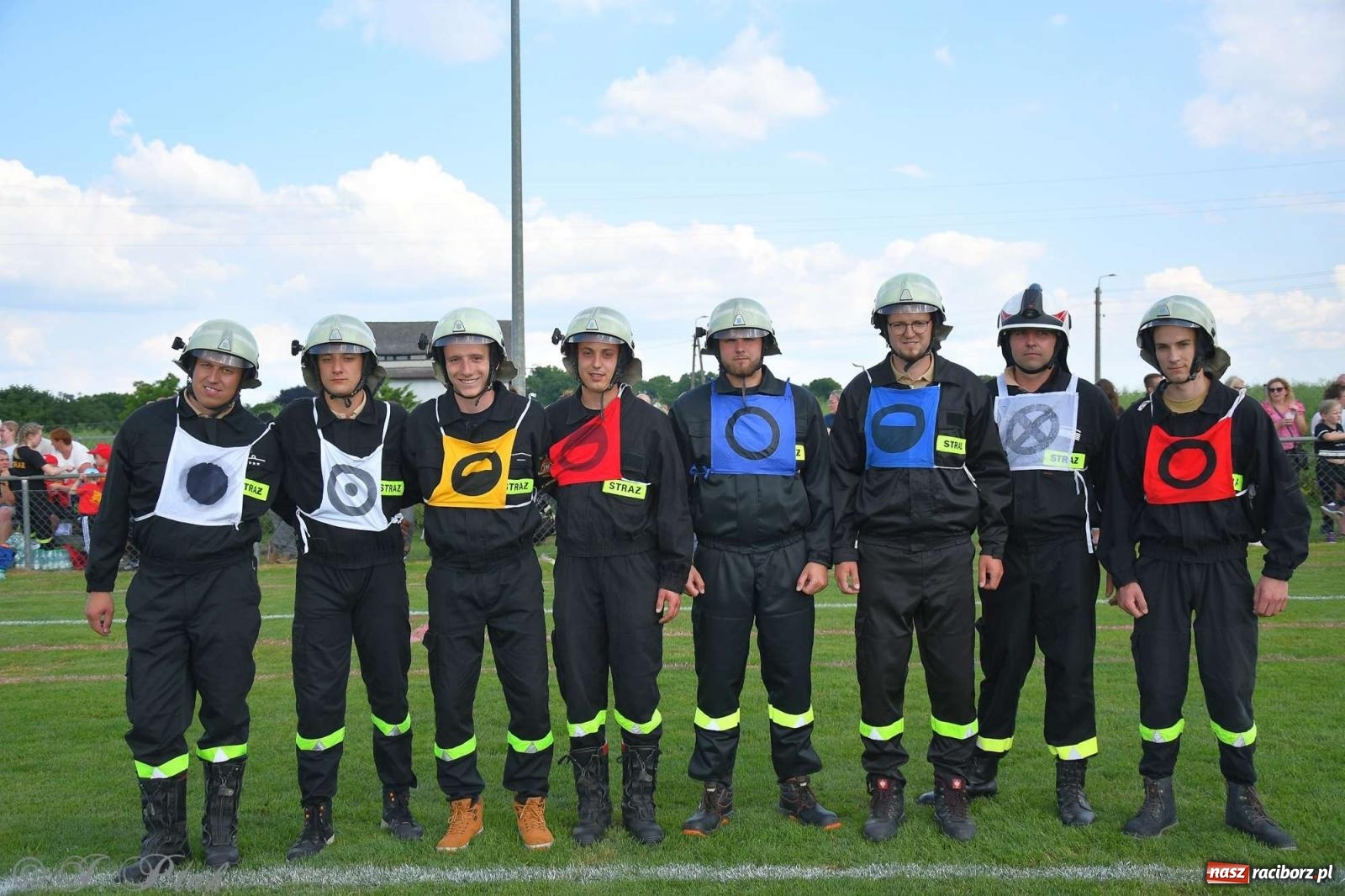 Zdjęcie w galerii na portalu naszraciborz.pl: Z lądu i powietrza - strażackie pokazy i zawody w Borucinie [FOTO] wiadomości z regionu