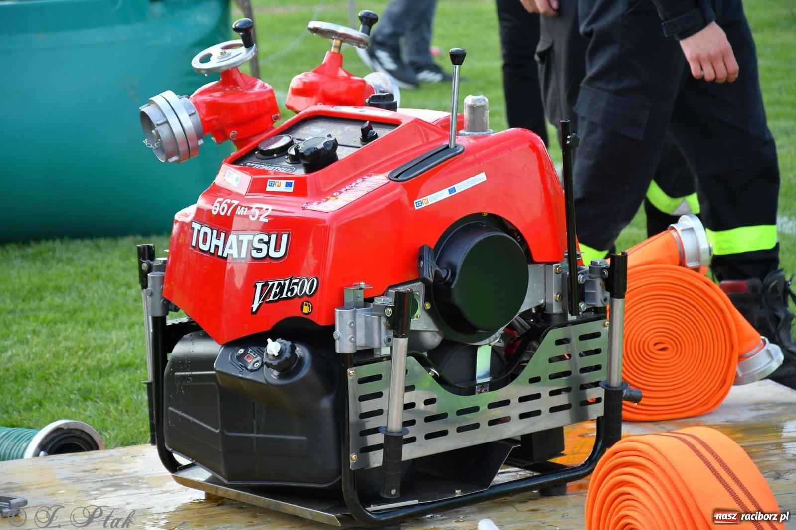 Zdjęcie w galerii na portalu naszraciborz.pl: Z lądu i powietrza - strażackie pokazy i zawody w Borucinie [FOTO] wiadomości z regionu