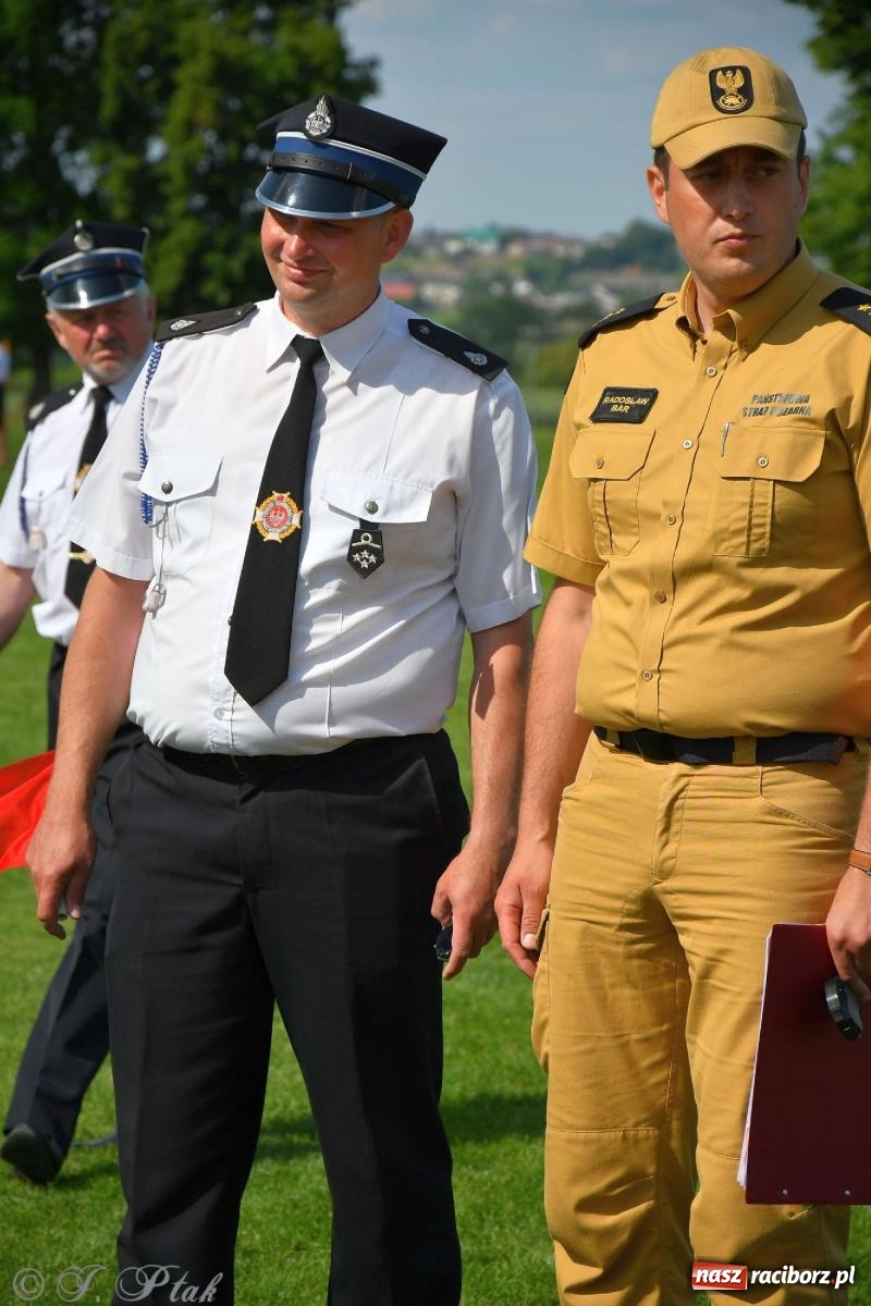 Zdjęcie w galerii na portalu naszraciborz.pl: Z lądu i powietrza - strażackie pokazy i zawody w Borucinie [FOTO] wiadomości z regionu