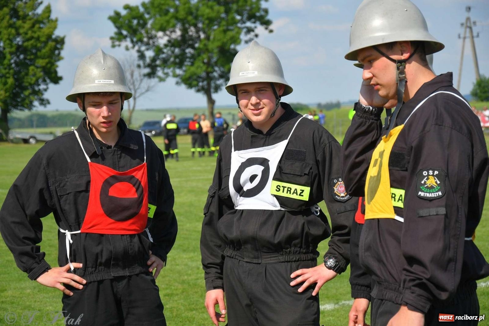 Zdjęcie w galerii na portalu naszraciborz.pl: Z lądu i powietrza - strażackie pokazy i zawody w Borucinie [FOTO] wiadomości z regionu