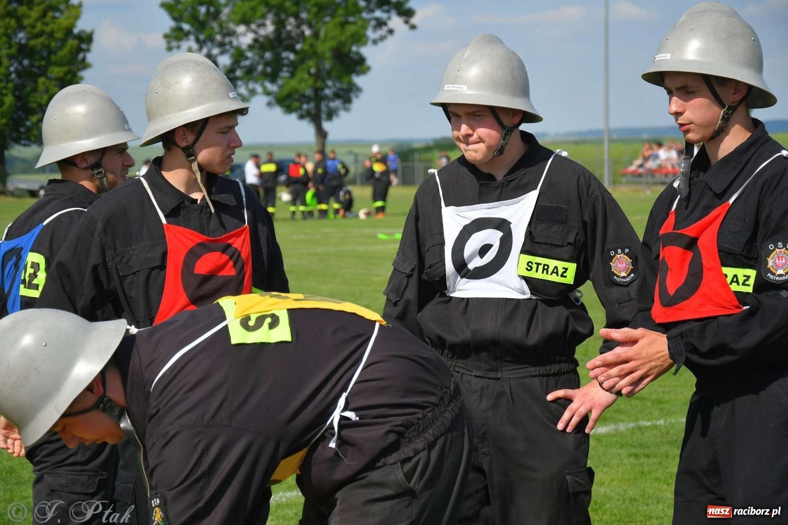 Zdjęcie w galerii na portalu naszraciborz.pl: Z lądu i powietrza - strażackie pokazy i zawody w Borucinie [FOTO] wiadomości z regionu