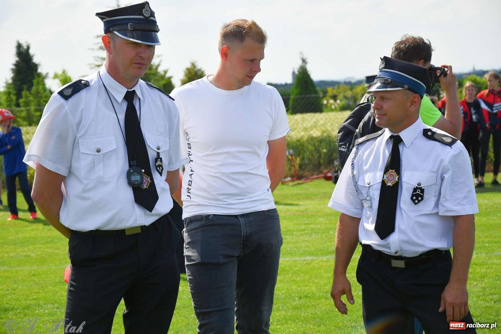 Zdjęcie w galerii na portalu naszraciborz.pl: Z lądu i powietrza - strażackie pokazy i zawody w Borucinie [FOTO] wiadomości z regionu
