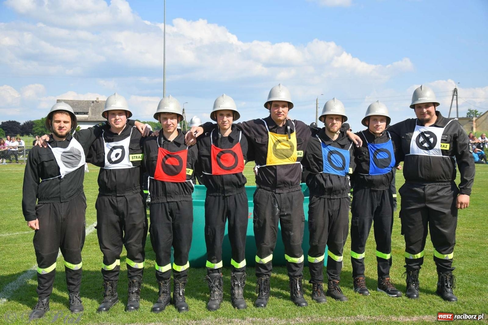 Zdjęcie w galerii na portalu naszraciborz.pl: Z lądu i powietrza - strażackie pokazy i zawody w Borucinie [FOTO] wiadomości z regionu
