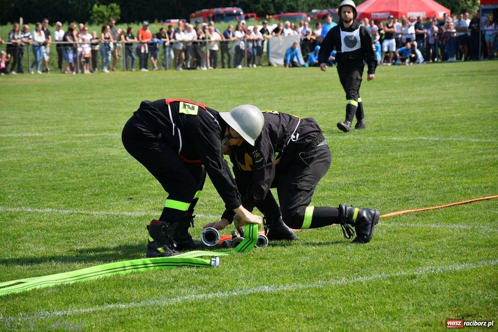 Zdjęcie w galerii na portalu naszraciborz.pl: Z lądu i powietrza - strażackie pokazy i zawody w Borucinie [FOTO] wiadomości z regionu