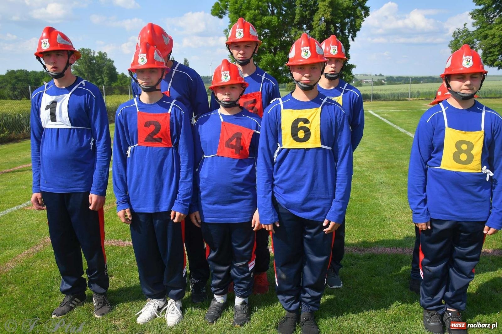 Zdjęcie w galerii na portalu naszraciborz.pl: Z lądu i powietrza - strażackie pokazy i zawody w Borucinie [FOTO] wiadomości z regionu