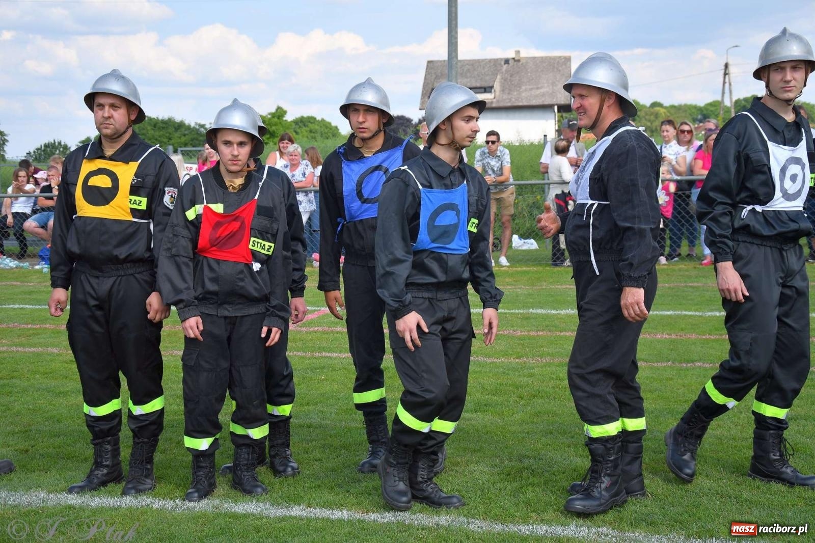 Zdjęcie w galerii na portalu naszraciborz.pl: Z lądu i powietrza - strażackie pokazy i zawody w Borucinie [FOTO] wiadomości z regionu