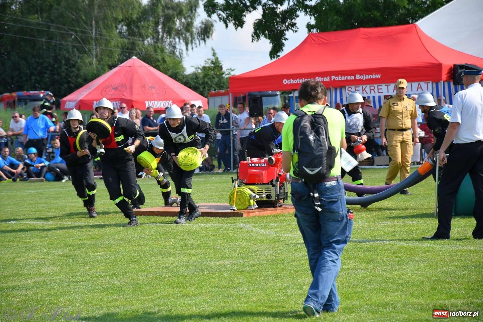 Zdjęcie w galerii na portalu naszraciborz.pl: Z lądu i powietrza - strażackie pokazy i zawody w Borucinie [FOTO] wiadomości z regionu