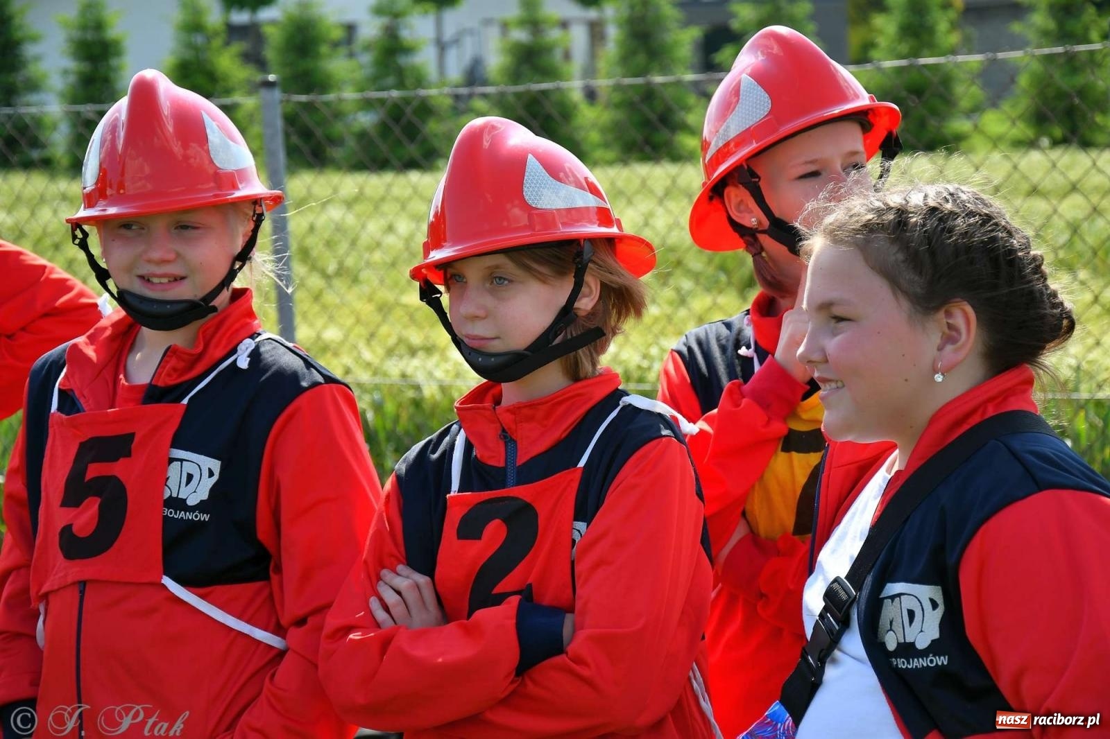 Zdjęcie w galerii na portalu naszraciborz.pl: Z lądu i powietrza - strażackie pokazy i zawody w Borucinie [FOTO] wiadomości z regionu