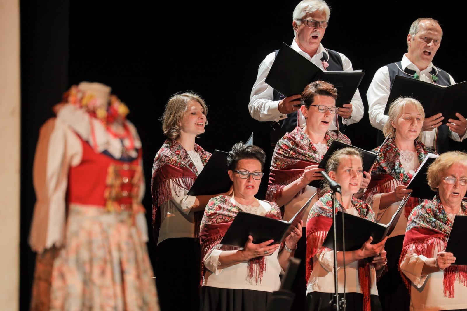 Zdjęcie w galerii na portalu naszraciborz.pl: Trojok Śląski, czyli święto śląskiej pieśni chóralnej w Raciborzu [FOTO i WIDEO] wiadomości z regionu