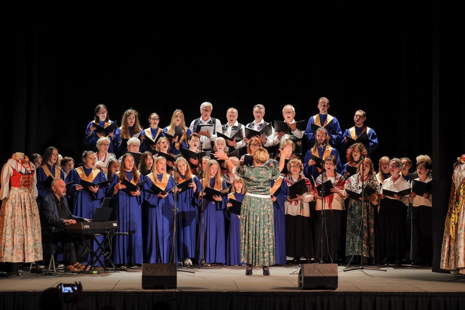 Zdjęcie w galerii na portalu naszraciborz.pl: Trojok Śląski, czyli święto śląskiej pieśni chóralnej w Raciborzu [FOTO i WIDEO] wiadomości z regionu