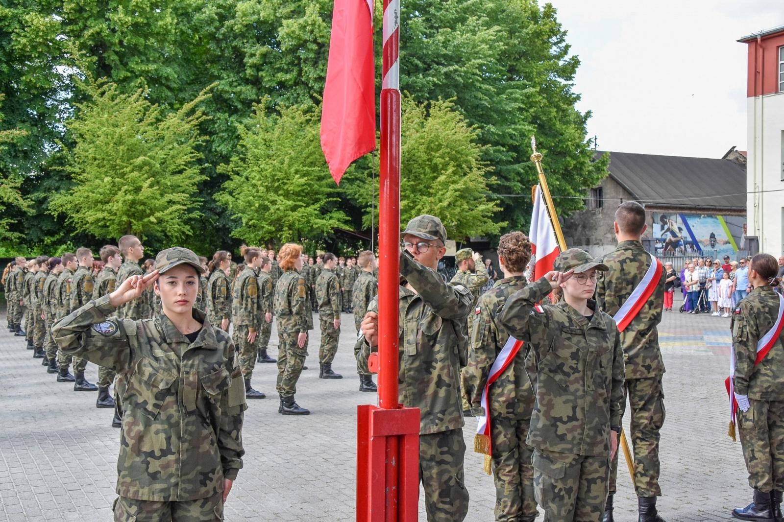 Zdjęcie w galerii na portalu naszraciborz.pl: Uczniowie ZSOMS złożyli dziś ślubowanie [FOTO i WIDEO] wiadomości z regionu