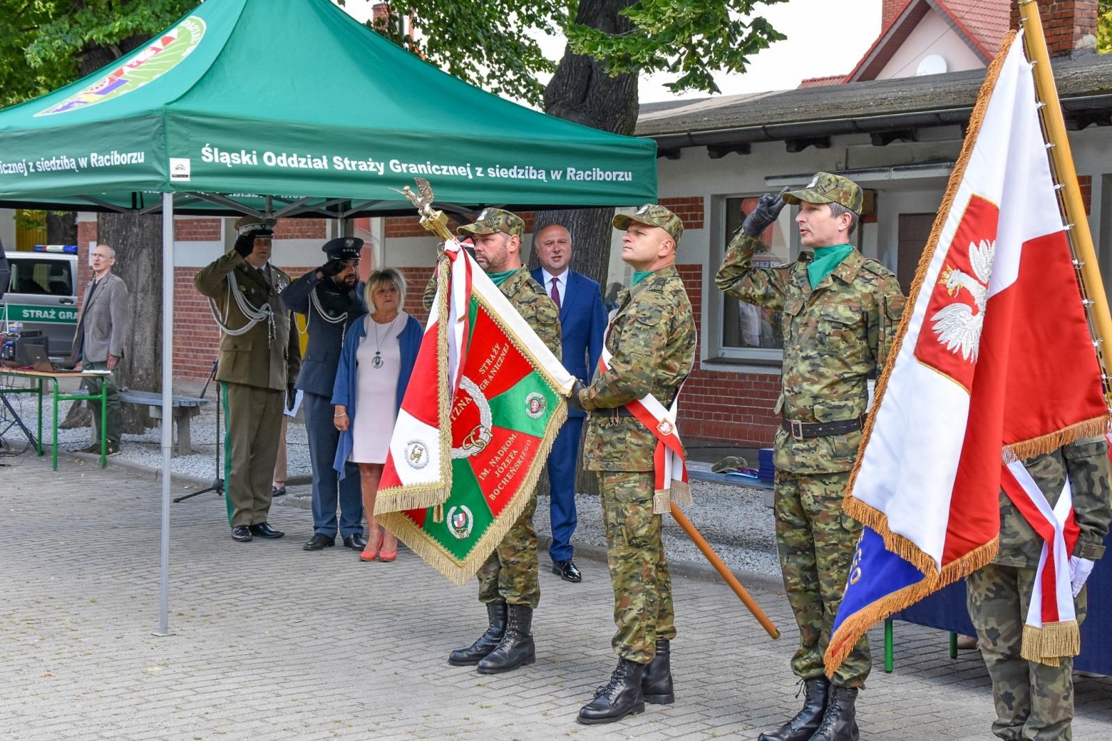 Zdjęcie w galerii na portalu naszraciborz.pl: Uczniowie ZSOMS złożyli dziś ślubowanie [FOTO i WIDEO] wiadomości z regionu