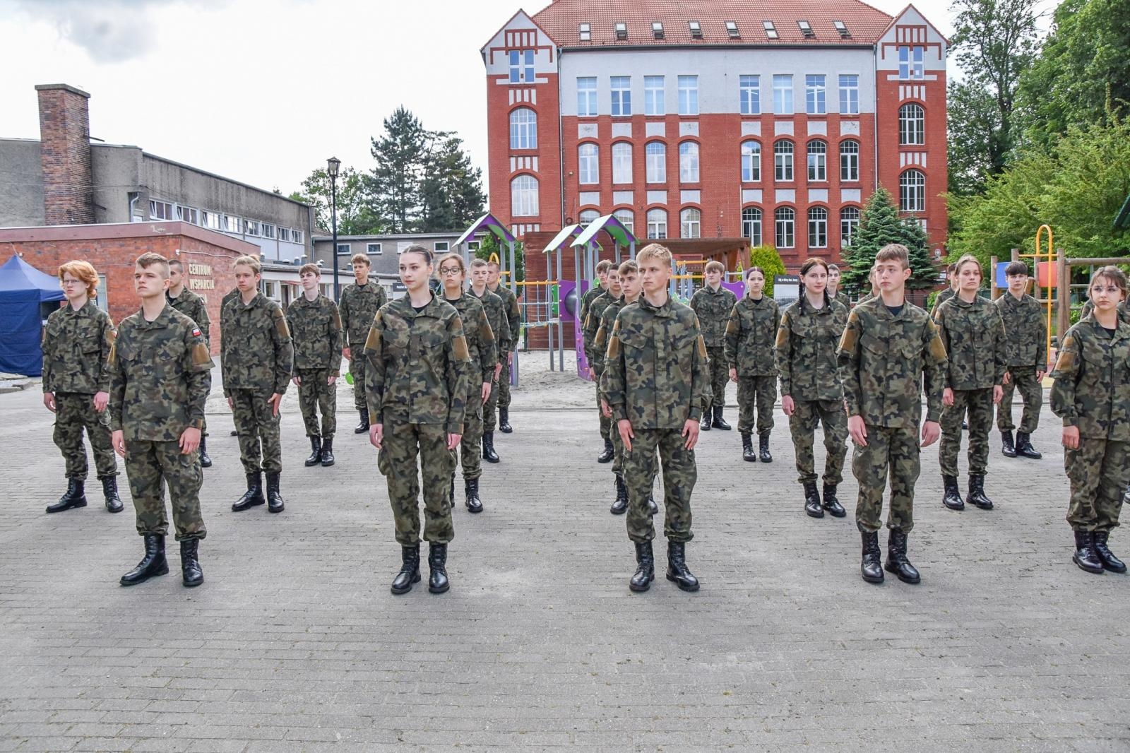 Zdjęcie w galerii na portalu naszraciborz.pl: Uczniowie ZSOMS złożyli dziś ślubowanie [FOTO i WIDEO] wiadomości z regionu
