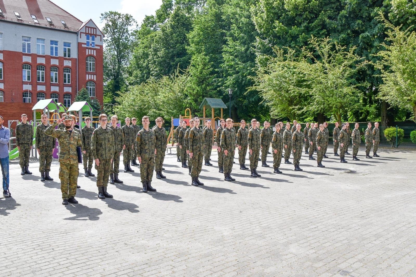 Zdjęcie w galerii na portalu naszraciborz.pl: Uczniowie ZSOMS złożyli dziś ślubowanie [FOTO i WIDEO] wiadomości z regionu