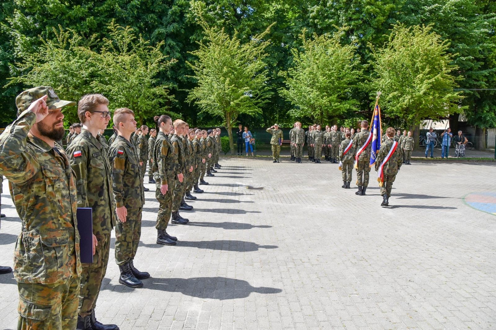 Zdjęcie w galerii na portalu naszraciborz.pl: Uczniowie ZSOMS złożyli dziś ślubowanie [FOTO i WIDEO] wiadomości z regionu
