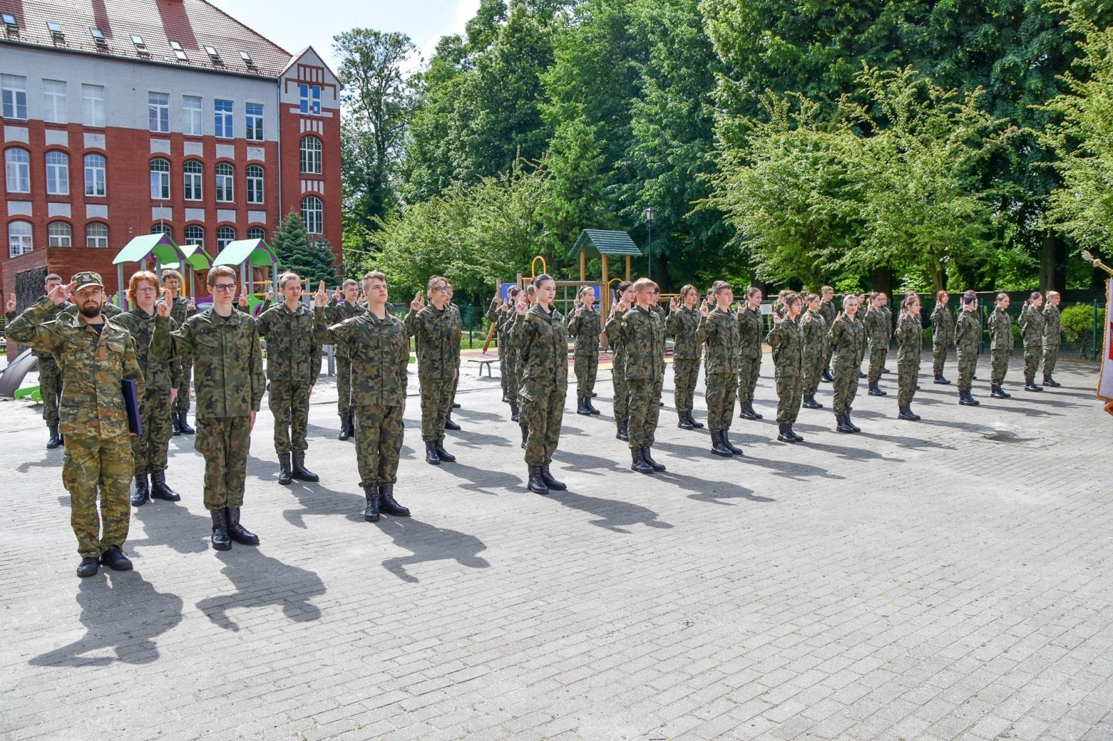 Zdjęcie w galerii na portalu naszraciborz.pl: Uczniowie ZSOMS złożyli dziś ślubowanie [FOTO i WIDEO] wiadomości z regionu