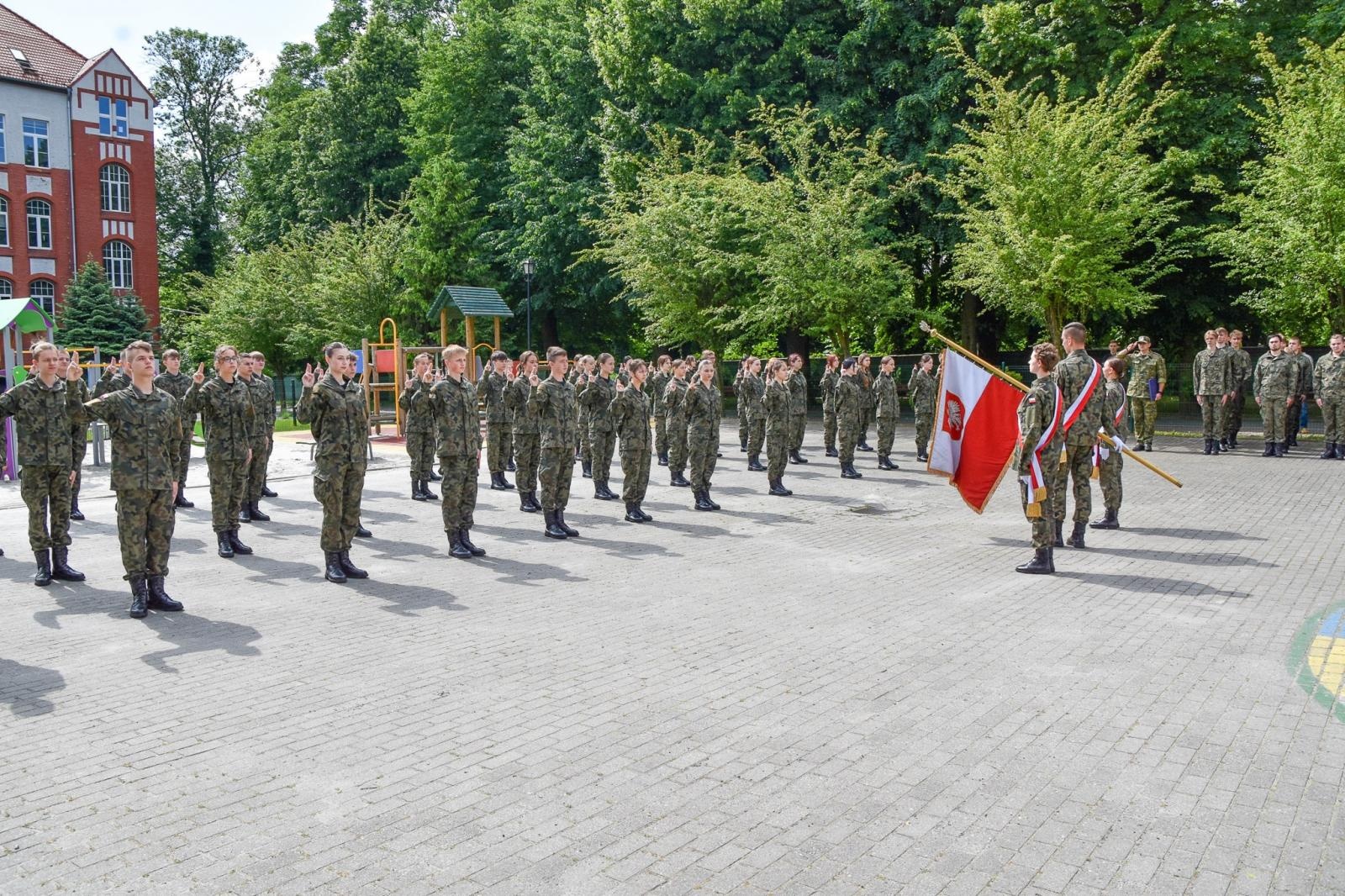 Zdjęcie w galerii na portalu naszraciborz.pl: Uczniowie ZSOMS złożyli dziś ślubowanie [FOTO i WIDEO] wiadomości z regionu