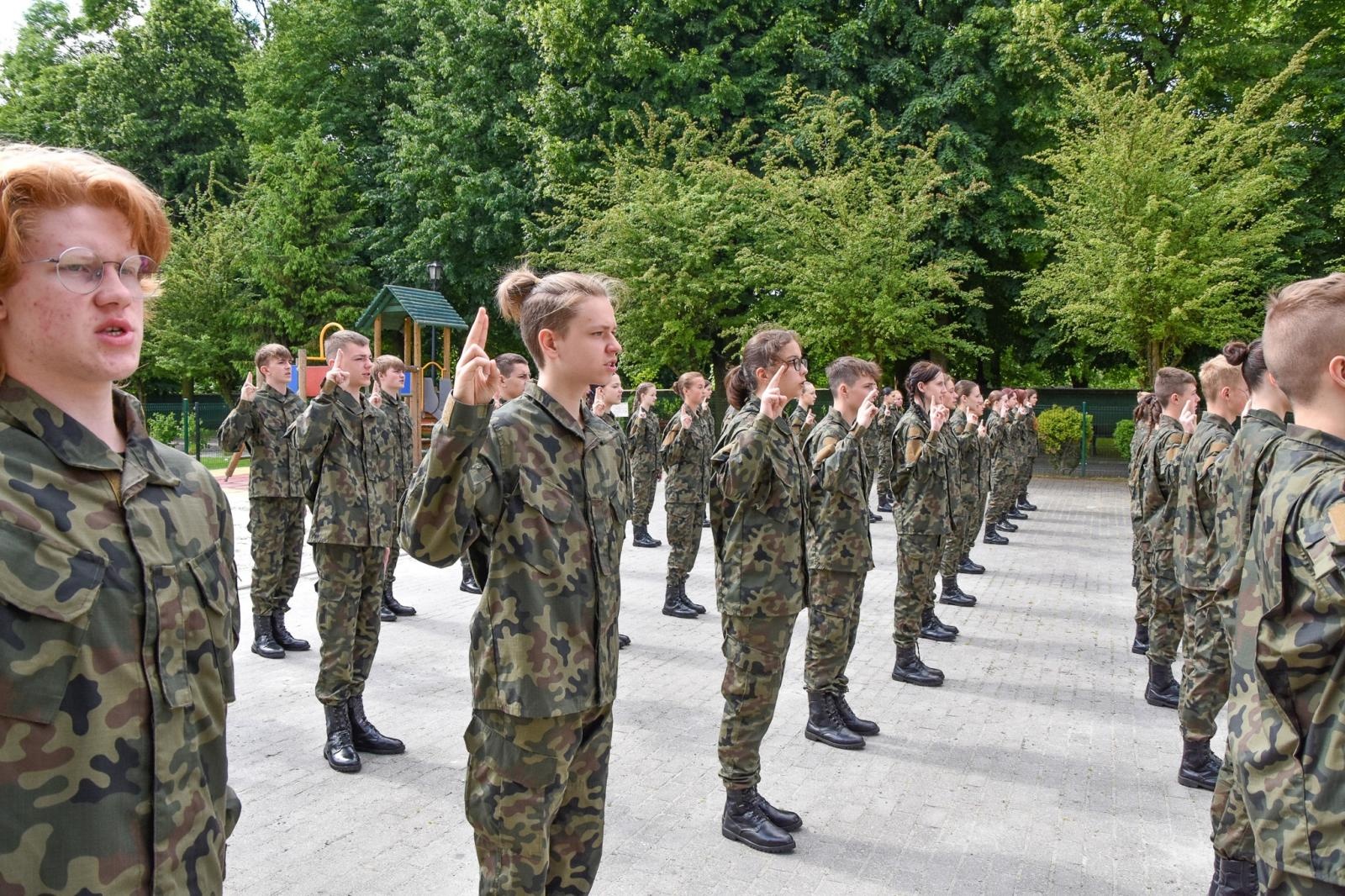 Zdjęcie w galerii na portalu naszraciborz.pl: Uczniowie ZSOMS złożyli dziś ślubowanie [FOTO i WIDEO] wiadomości z regionu