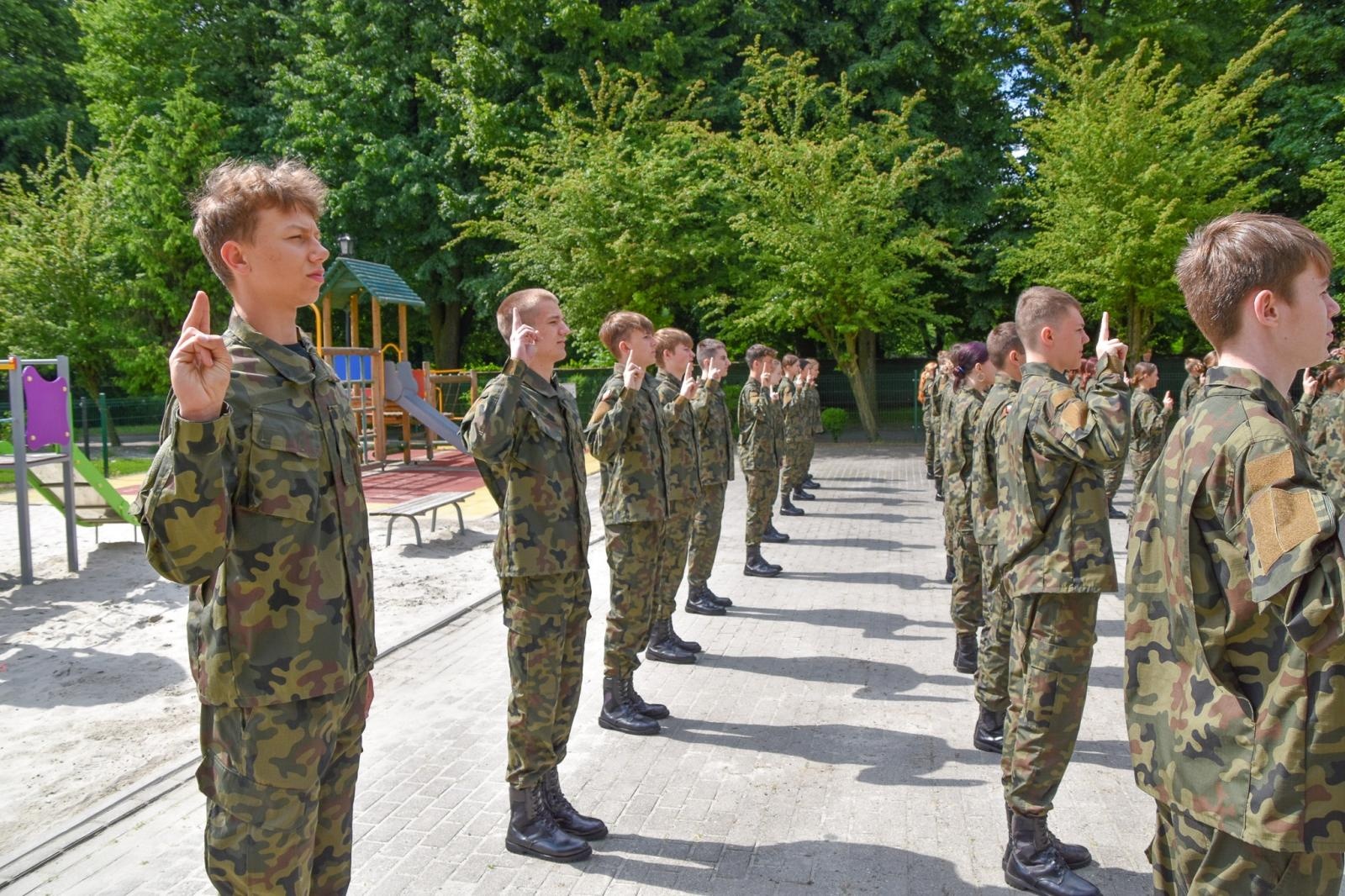 Zdjęcie w galerii na portalu naszraciborz.pl: Uczniowie ZSOMS złożyli dziś ślubowanie [FOTO i WIDEO] wiadomości z regionu