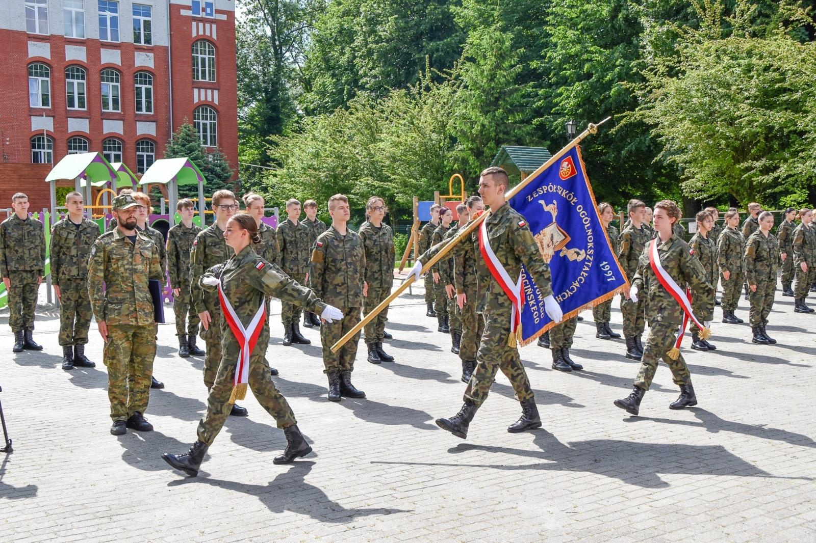 Zdjęcie w galerii na portalu naszraciborz.pl: Uczniowie ZSOMS złożyli dziś ślubowanie [FOTO i WIDEO] wiadomości z regionu