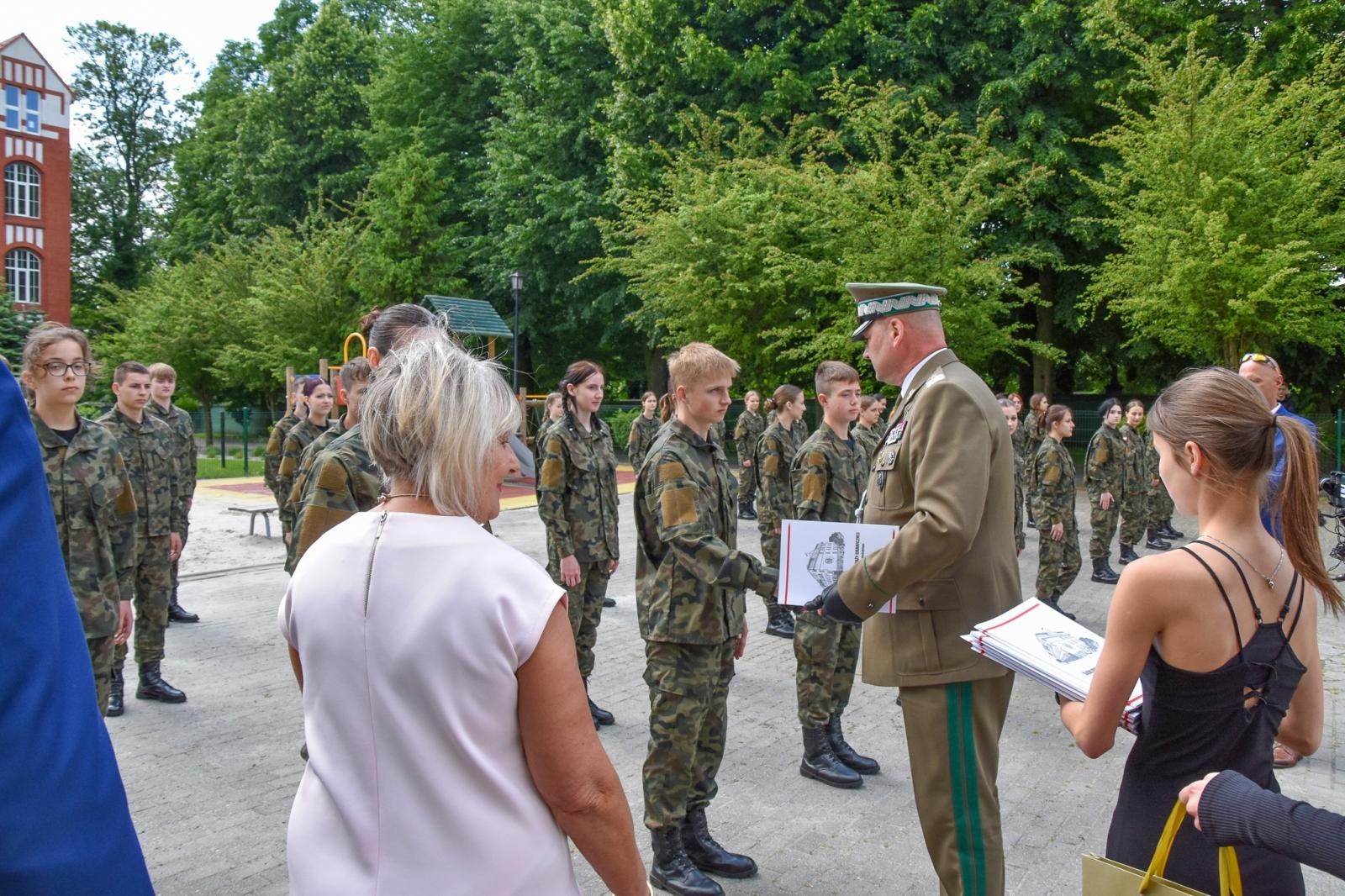 Zdjęcie w galerii na portalu naszraciborz.pl: Uczniowie ZSOMS złożyli dziś ślubowanie [FOTO i WIDEO] wiadomości z regionu