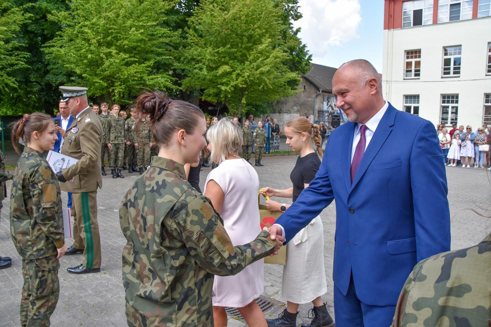 Zdjęcie w galerii na portalu naszraciborz.pl: Uczniowie ZSOMS złożyli dziś ślubowanie [FOTO i WIDEO] wiadomości z regionu