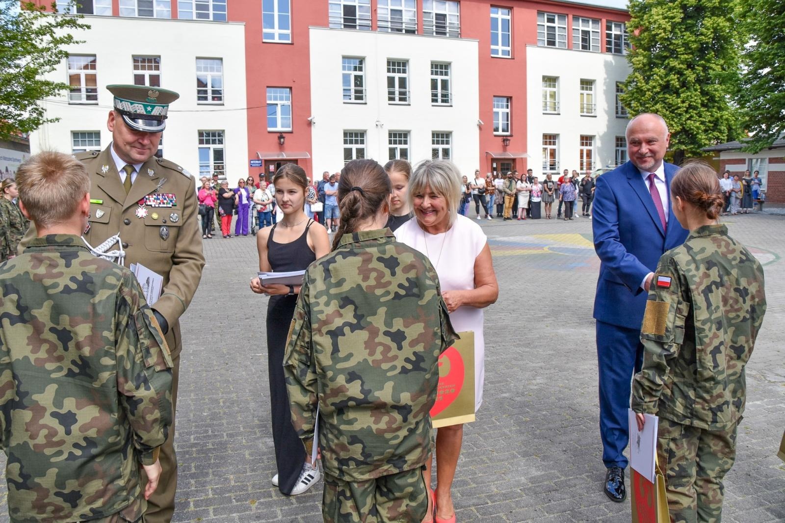 Zdjęcie w galerii na portalu naszraciborz.pl: Uczniowie ZSOMS złożyli dziś ślubowanie [FOTO i WIDEO] wiadomości z regionu