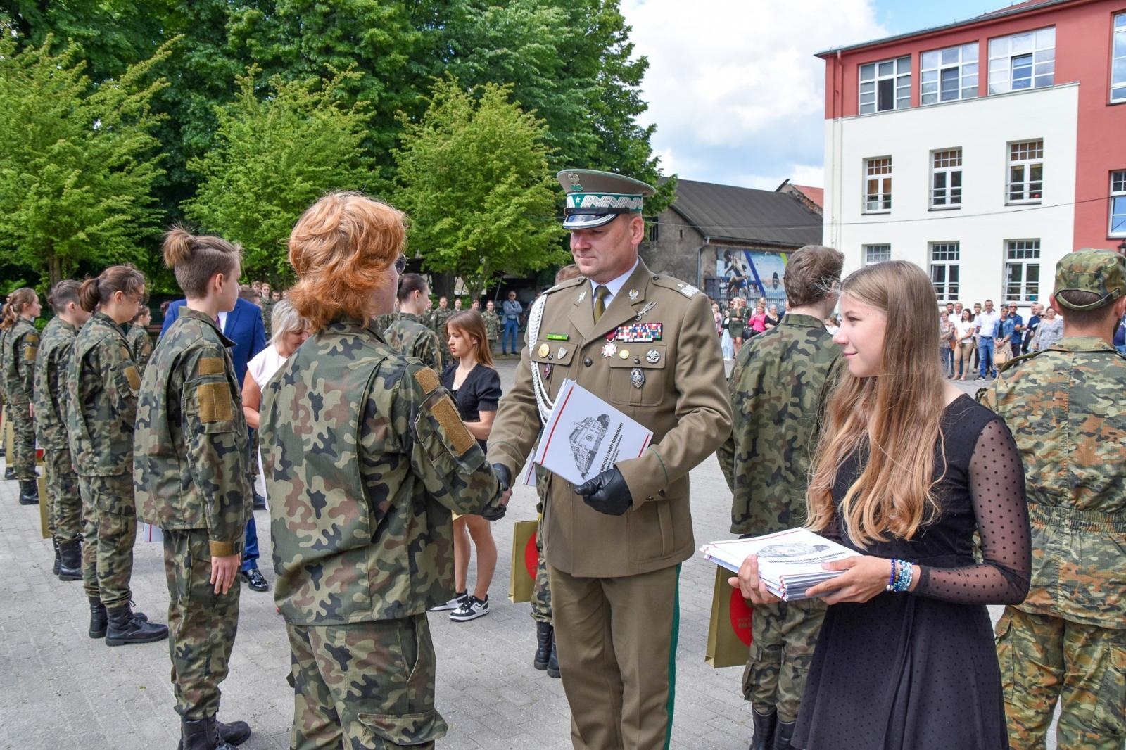 Zdjęcie w galerii na portalu naszraciborz.pl: Uczniowie ZSOMS złożyli dziś ślubowanie [FOTO i WIDEO] wiadomości z regionu