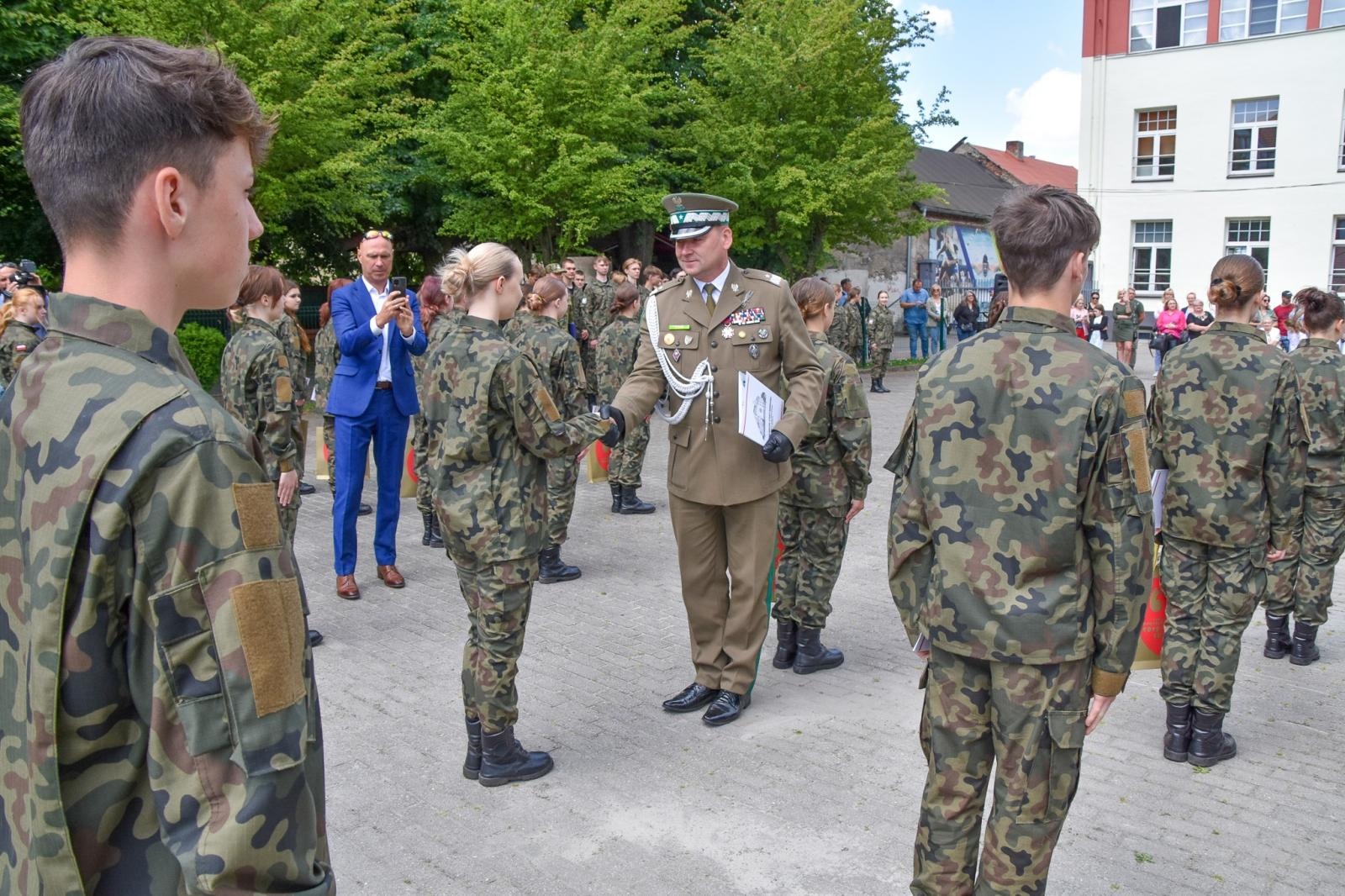 Zdjęcie w galerii na portalu naszraciborz.pl: Uczniowie ZSOMS złożyli dziś ślubowanie [FOTO i WIDEO] wiadomości z regionu