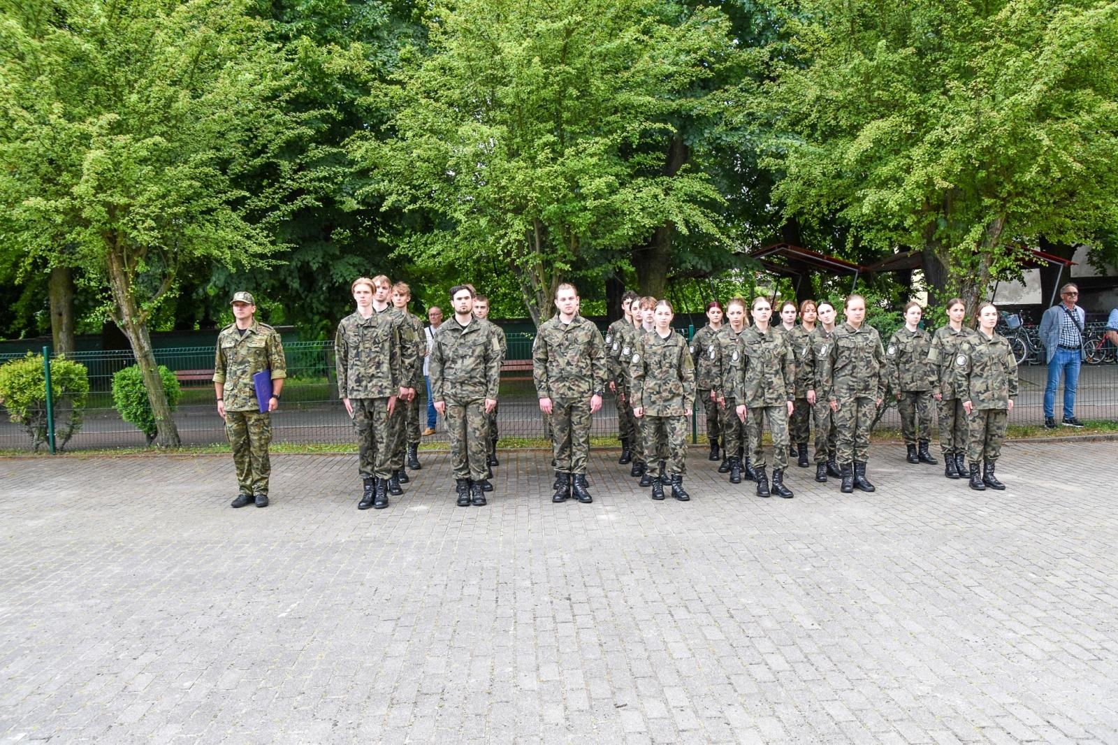 Zdjęcie w galerii na portalu naszraciborz.pl: Uczniowie ZSOMS złożyli dziś ślubowanie [FOTO i WIDEO] wiadomości z regionu