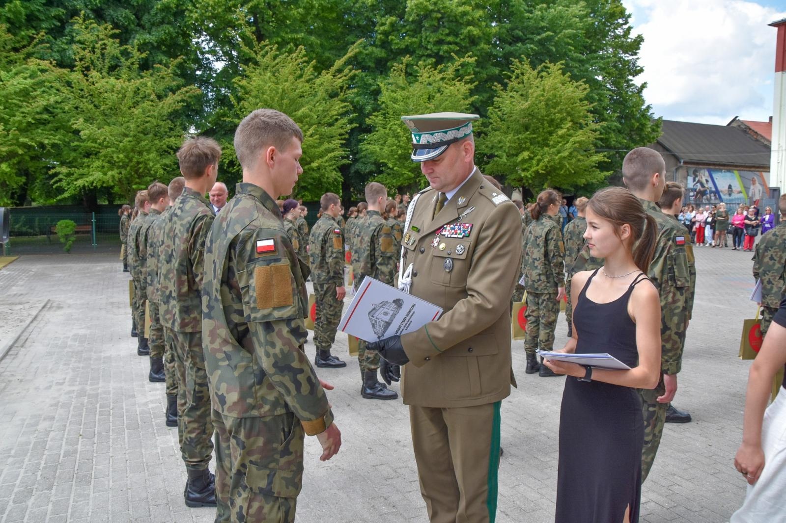 Zdjęcie w galerii na portalu naszraciborz.pl: Uczniowie ZSOMS złożyli dziś ślubowanie [FOTO i WIDEO] wiadomości z regionu